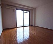 広々とした部屋です。