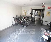 エントランスと駐輪場が一体化しております。