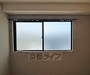気持ちいい日差しが　入ってきます。