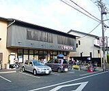 フレスコ 深草店まで650m 駐車場もございます。