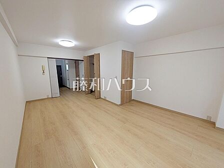 居室 【第二西武マンション】 南向きで明るく、冬場でも太陽の日差しで室内ぽかぽかです!