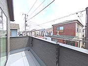南向きのバルコニーは日差しもたっぷり注ぎ、お洗濯物もよく乾きます。　【新座市片山3丁目】
