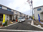 ≪接道状況≫同時期に生活をスタートさせるご家族の多い分譲地は、困ったときも心強い存在になりそうですね！【府中市日新町3丁目】
