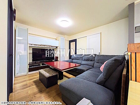 ≪リビング≫家族や仲間が集うLDKは約15.6帖あり、ゆったりと寛げる空間です。 【ヴィラロイヤル東中野】
