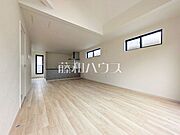 リビング　【東村山市秋津町5丁目】