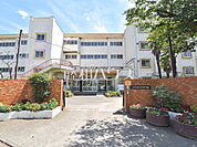 八王子市立元八王子東小学校 (1290m)