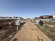 現地写真　整備された街区、近隣に広がる美しい自然たち。空間のみのこだわりだけではなく、ここに暮らす方々にとって素敵な環境や快適な暮らしを実現します。【小平市花小金井3丁目】