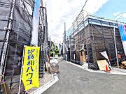 ≪現場風景≫ 各棟、個性的な間取りでご家族皆様のニーズにこたえます。8家族のために、明るく寛ぎに満ちた間取りをご用意しています。　 　【調布市富士見町3丁目】