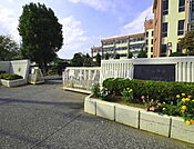 東村山市立東村山第四中学校 (310m)