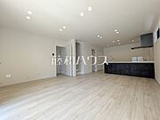 リビング　【府中市本宿町3丁目】
