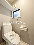 C号棟　トイレはウォッシュレット付き、窓を設けた明るい空間で換気も可能　【練馬区豊玉南2丁目】
