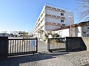 日野市立日野第七小学校 (580m)