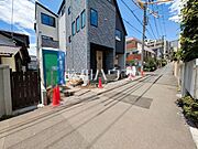 現場風景【西東京市南町4丁目】 順調に工事が進んでいます。実際の街並みの様子が段々見えて参りました。ぜひ実際に現地をご見学下さいませ。
