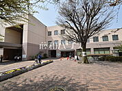 新座市立中央図書館 (640m)