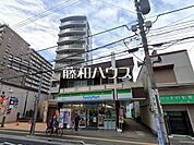ファミリーマート妻屋所沢店 (150m)