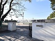 日野市立日野第二中学校 (580m)