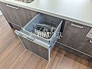 食器洗浄乾燥機  後片付けの手間を削減し、趣味の時間や家族との時間を増やせる食器洗い乾燥機を標準装備