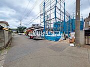 接道状況および現場風景　【東久留米市前沢5丁目】 建物のプレゼンをさせていただきますので、実際の完成イメージを思い描いていただくことができます。お気軽にお問合せ下さい。