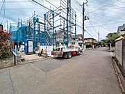 接道状況および現場風景　【東久留米市前沢5丁目】ぜひ実物をご覧いただきたく思います。喜んでご案内いたしますのでお気軽にお問合せ下さい。