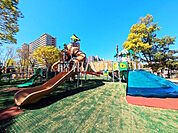 多摩中央公園 (750m)