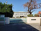 練馬区立大泉西小学校 (550m)