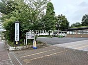 練馬区立石神井図書館 (390m)