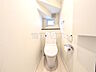 トイレ：トイレ　【日野市多摩平6丁目】各階にトイレを設けておりますので、朝の忙しい時間などトイレの取り合いで喧嘩になることも少なそうですね。