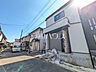外観：接道状況および現場風景　【東村山市秋津町3丁目】  一戸建ての多いエリアのため、静かで落ち着いた雰囲気の街並みです。