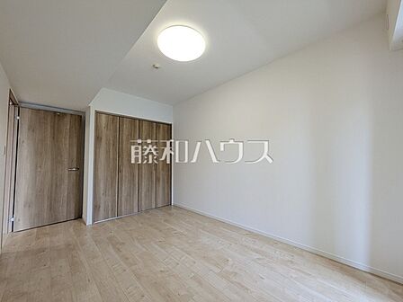 居室 【ファインストーリアスカイツインズベルタワー】 各居室にはクローゼットを完備し、家具を置くスペースが確保しやすい設計がされております。