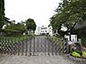 周辺：多摩市立連光寺小学校 (1300m)