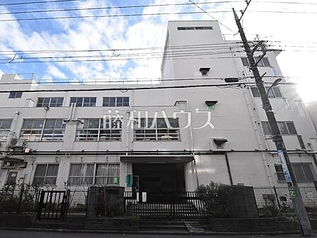 練馬区立豊玉第二小学校 (470m)