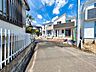 外観：接道状況および現場風景　【所沢市大字山口】 建物のプレゼンをさせていただきますので、実際の完成イメージを思い描いていただくことができます。お気軽にお問合せ下さい。