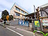 周辺：世田谷区立烏山小学校 (730m)