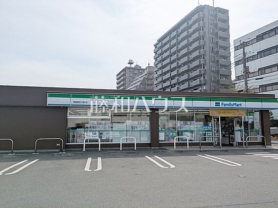 ファミリーマー...