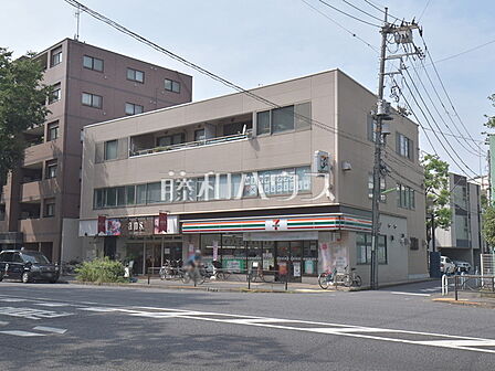 セブン-イレブン 世田谷上北沢店 (680m)