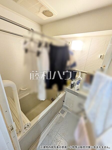 ≪浴室≫浴室はランドリーパイプ付きで、雨の日もお洗濯物を干せて便利です。　【エクセラージュ府中白糸台　】