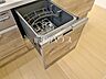 設備：A号棟　食器洗浄乾燥機　【小平市学園東町2丁目】 目指せ時短！食洗機で大幅に家事が楽々に。空いた時間は家族の団らんや、食後のテレビ鑑賞やリラックスする時間にでき、毎日の暮らしにゆとりが生まれます。