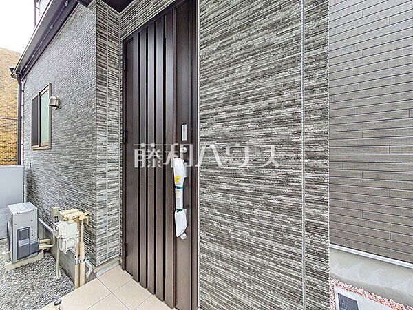 玄関を拡大表示