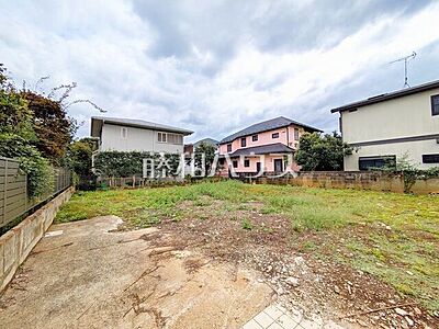 外観:現地写真 【東久留米市滝山3丁目】約83.64坪のゆとりある敷地ですので、広いお庭も確保できそうですね。 外観:現地写真 【東久留米市滝山3丁目】約83.64坪のゆとりある敷地ですので、広いお庭も確保できそうですね。