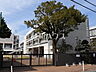 周辺：世田谷区立烏山北小学校 (730m)