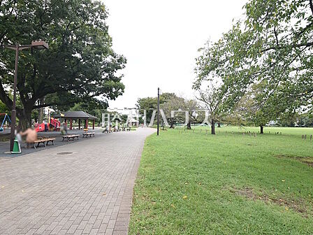 都立武蔵野中央公園 (540m)