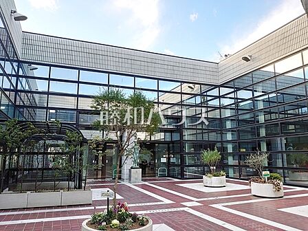 練馬区立練馬図書館 (780m)