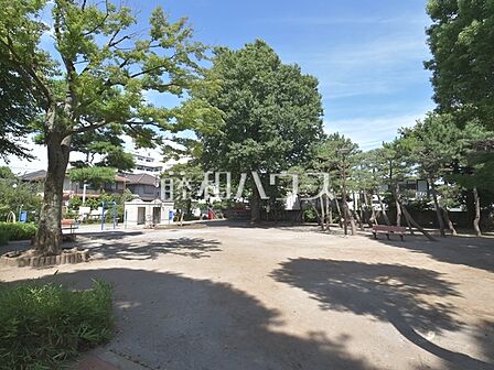 中野区立東山公園 (790m)
