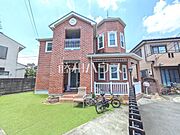 外観　【府中市八幡町2丁目】北欧スタイルのパノラマ塔屋が特徴です。外壁の赤味を帯びたレンガもステキな注文輸入住宅♪　京王線「東府中」駅 徒歩8分、「府中」駅 徒歩15分の立地です♪