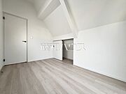 ≪居室≫ 各居室にはクローゼットを完備し、家具を置くスペースが確保しやすい設計がされております。 　【世田谷区千歳台5丁目】