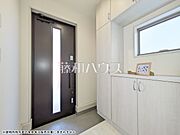 人感センサー付き玄関　【昭島市中神町2丁目】