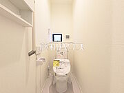 19号棟　トイレはウォッシュレット付き、窓を設けた明るい空間で換気も可能　【新座市池田4丁目】