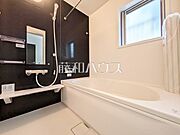 1号棟　浴室　【八王子市鹿島】 浴室換気乾燥機は梅雨の時期等、なかなか乾かない洗濯物を干すのに役立ちます！　