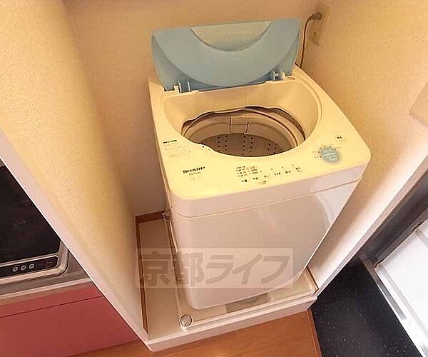 画像16:備え付きの洗濯機です。