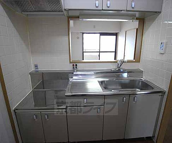 画像6:調理スペースの広いキッチンです。